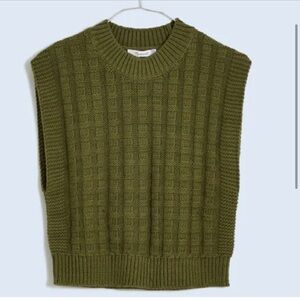 ISO Madewell Checkered-Stitch Wedge
Sweater Vest in desert olive green sS